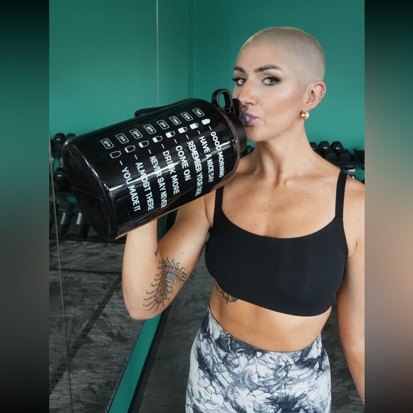 1 gallon BPA free reusable water bottle - Picture 8 of 11